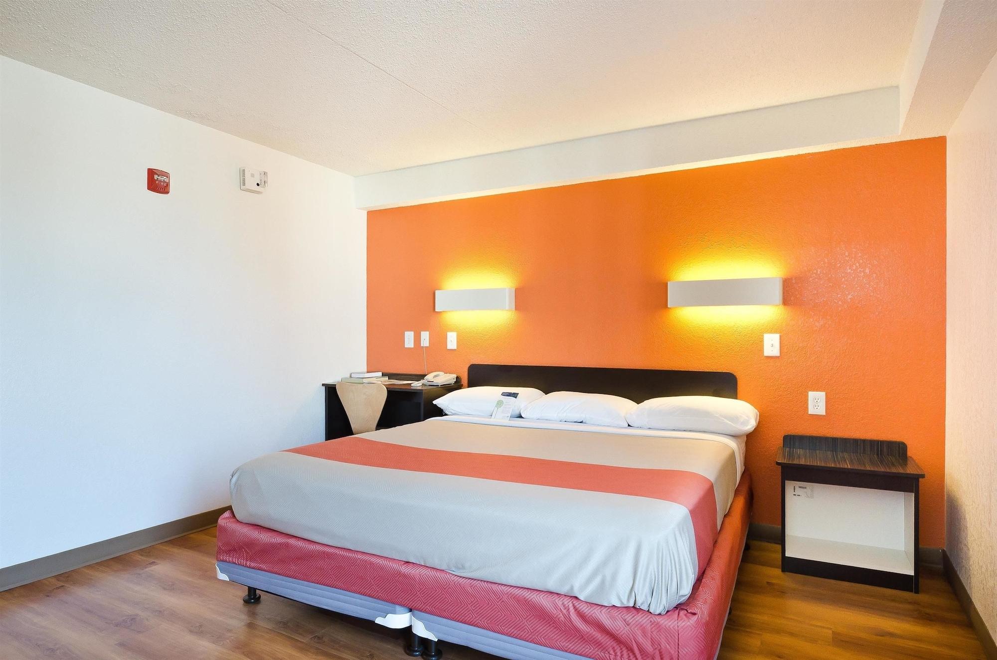Hotel 6-springfield, Dc - Washington Southwest 2*